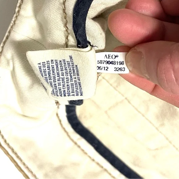 American Eagle Khaki's - Original Straight Leg - Size 32 | 30 - Picture 14 of 14